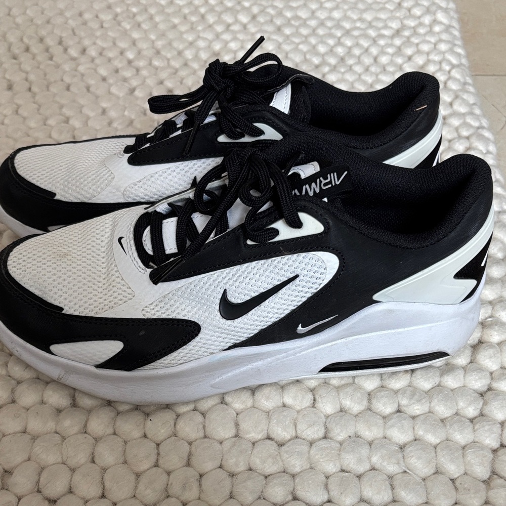Nike Air Max Black and White Athletic Shoes - Picture 5 of 7